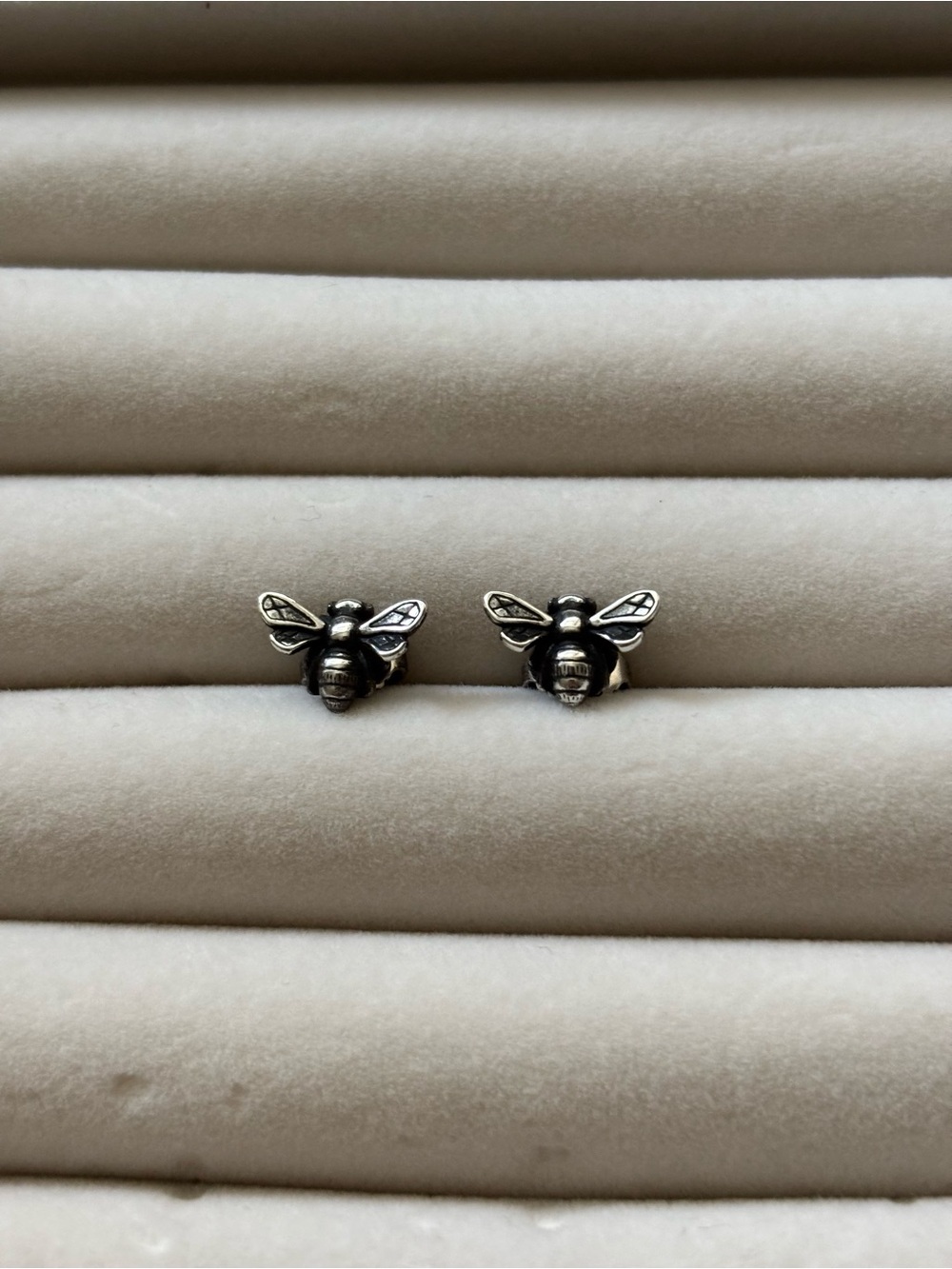 RARE RETIRED James Avery Honey Bee 3-pc Set- Ring, Necklace, and earrings - Picture 3 of 7